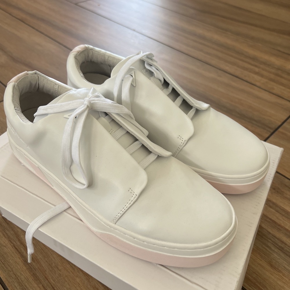 LGND Indio women's White Tennis Shoe Athleisure Sz 9